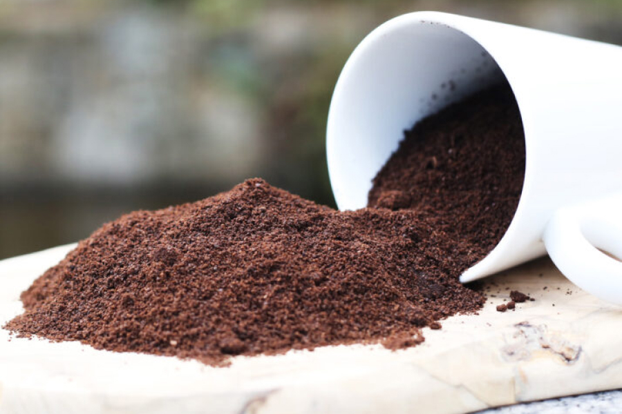 コーヒー豆かす再利用プロジェクト <br>おいしいコーヒーを淹れた後の抽出かすの<br>「行き先を少し変える」